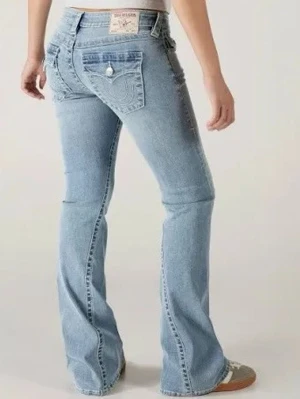 Ljusblå bootcut jeans från True Religion - Superfina utan defekter!!! Säljer pga för stora 