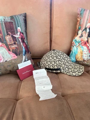 Ferragamo keps - Salvatore ferragamo keps. Kommer med kvittot. Nypris runt 4000kr 