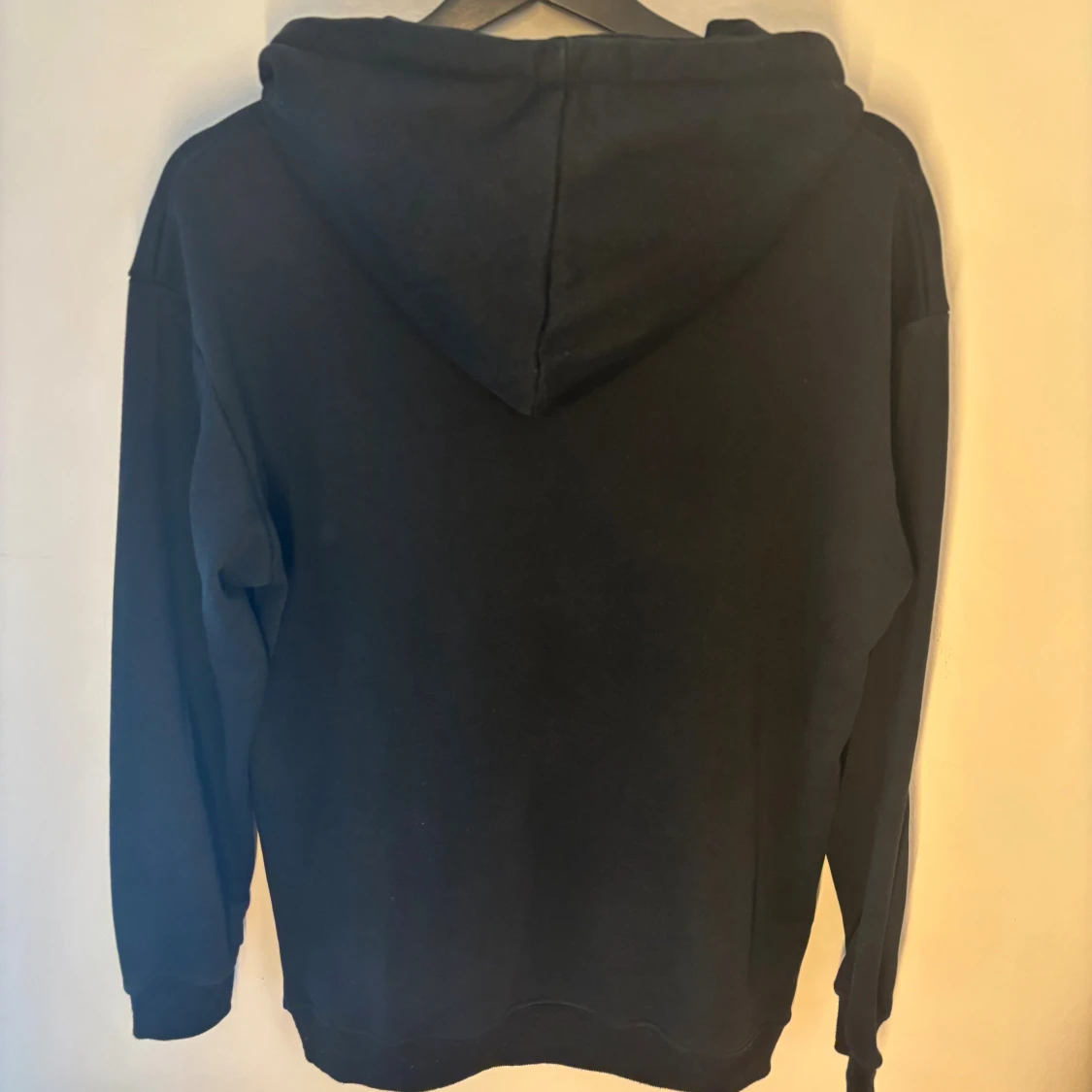 Svart hoodie från Alexander McQueen - 1