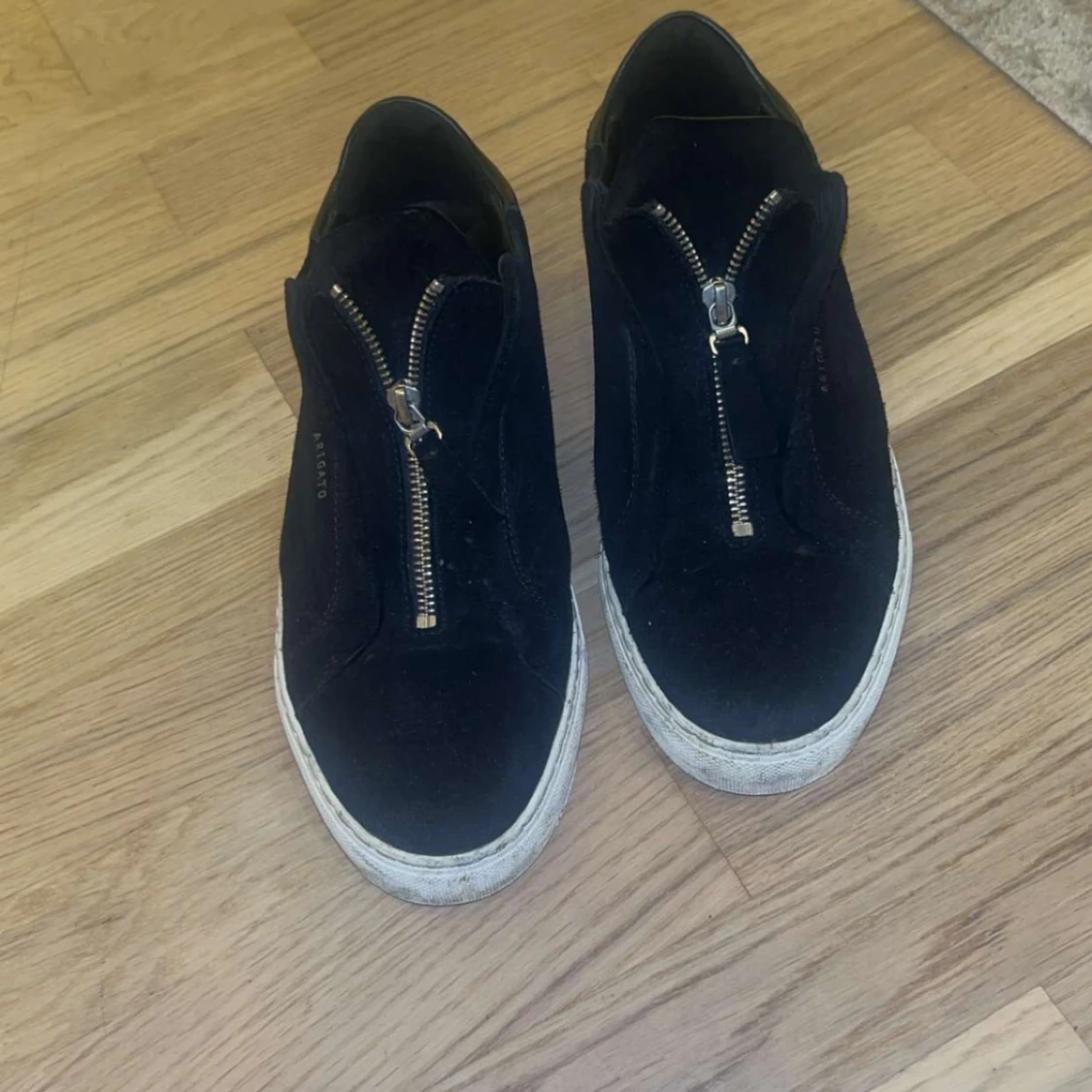 Axel arigato skor med dragkedja