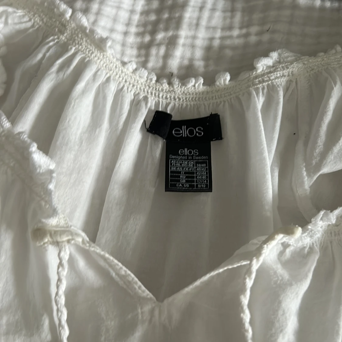 Jätte fin blus från ellos i storlek S men passar till l och m med  - 1