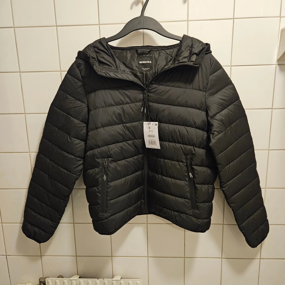 Ny Oanvänd Svart Pufferjacka från Bershka strl M