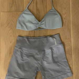 Ljusblåa shorts från DFYNE, strl Xs - Säljer äkta ljusblåa shorts från DFYNE i storlek XS. Skickar även med Toppen (oäkta) som har trekantsform med smala axelband och lätt rynk framtill. Se den rätta ljusblåa färgen på min bild!