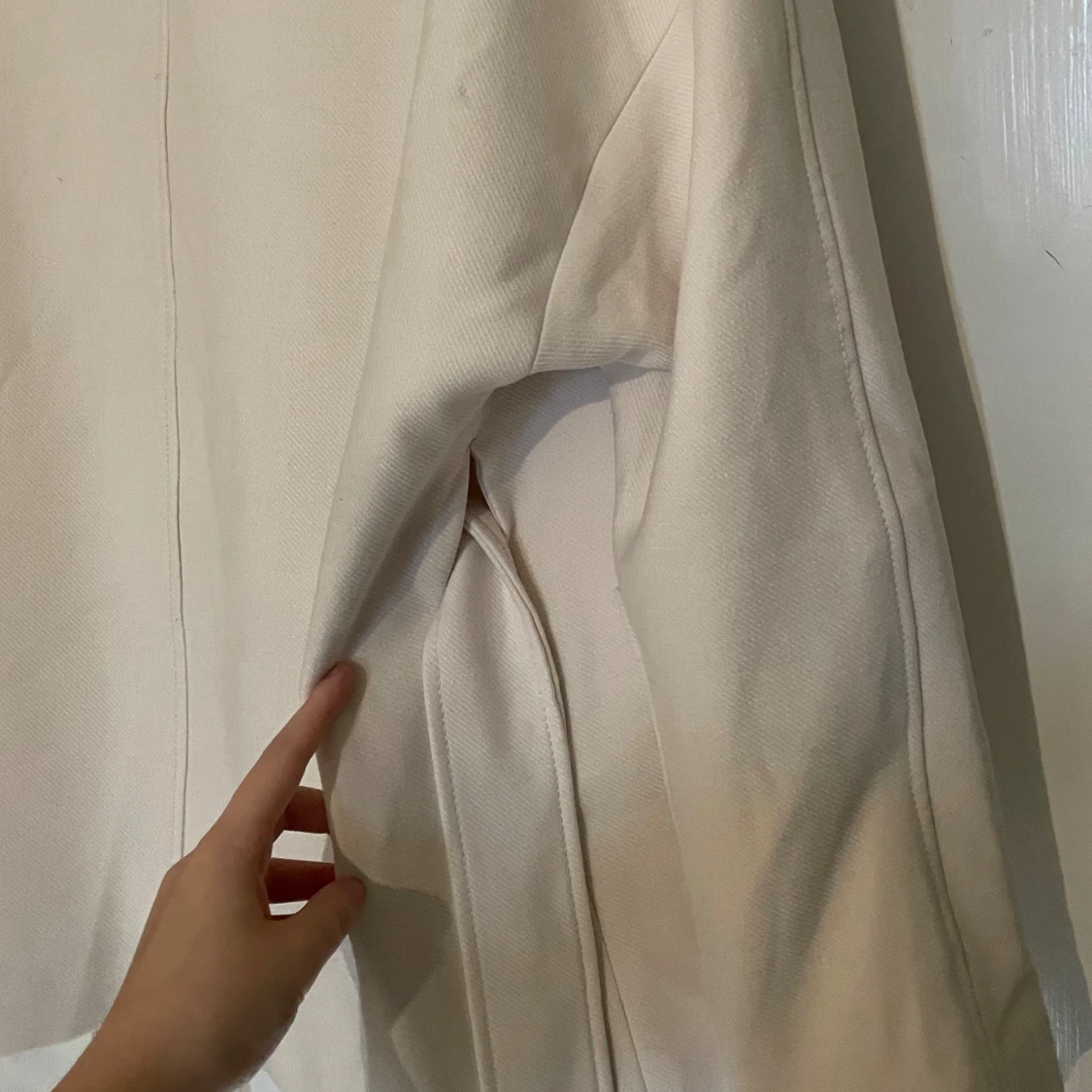 Beige kappa från H&M med bälte - 3