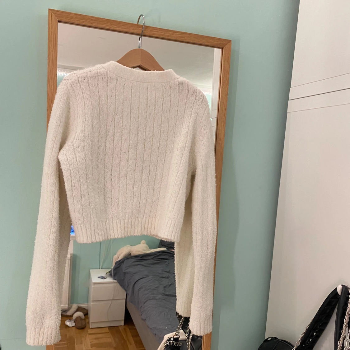 Vit croppad kofta med pärlknappar - 2