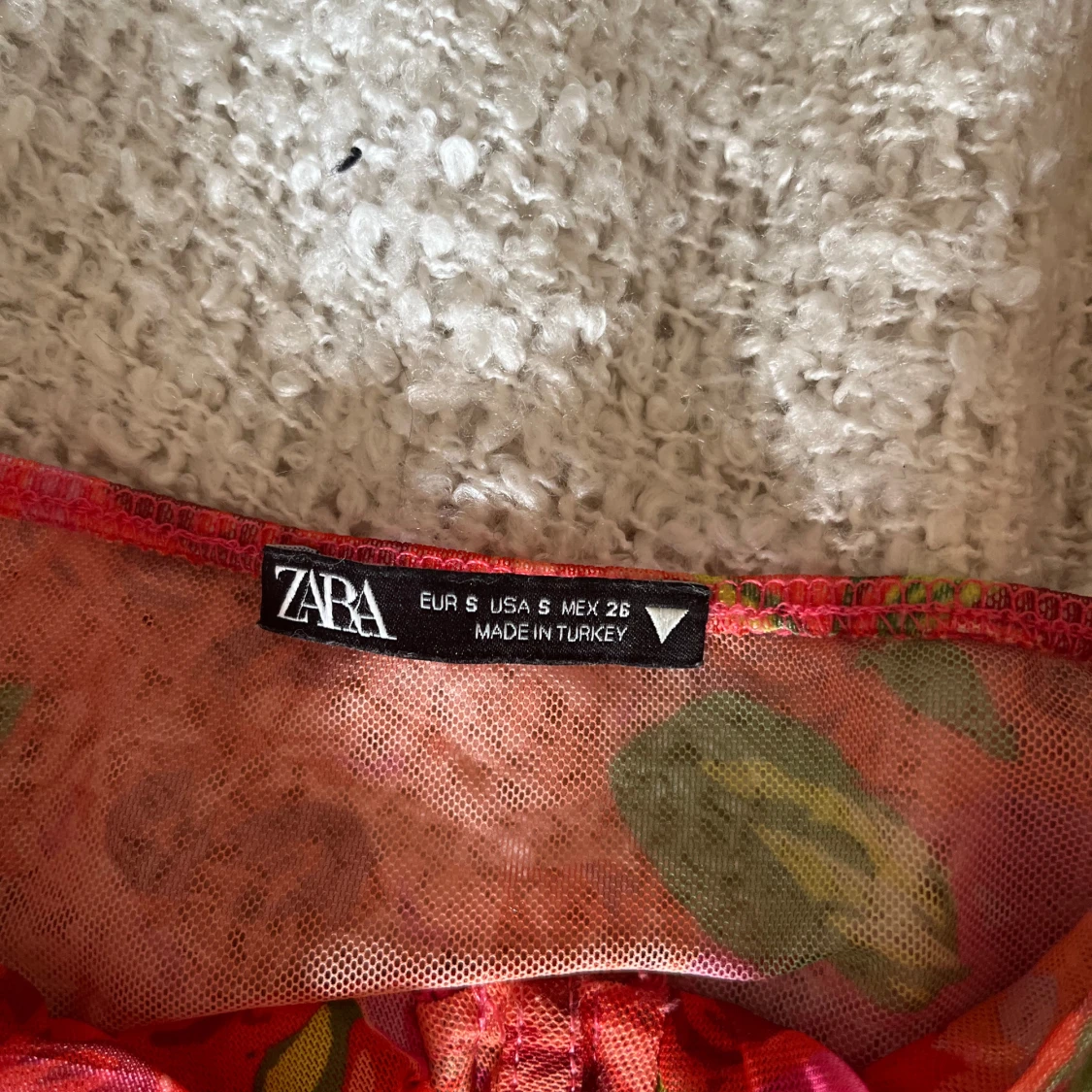 Blommig rosa/röd korsettopp från Zara - 3