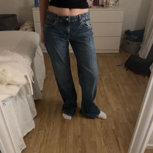 Jeans  - Jättefina jeans ifrån NA-KD knappast använda