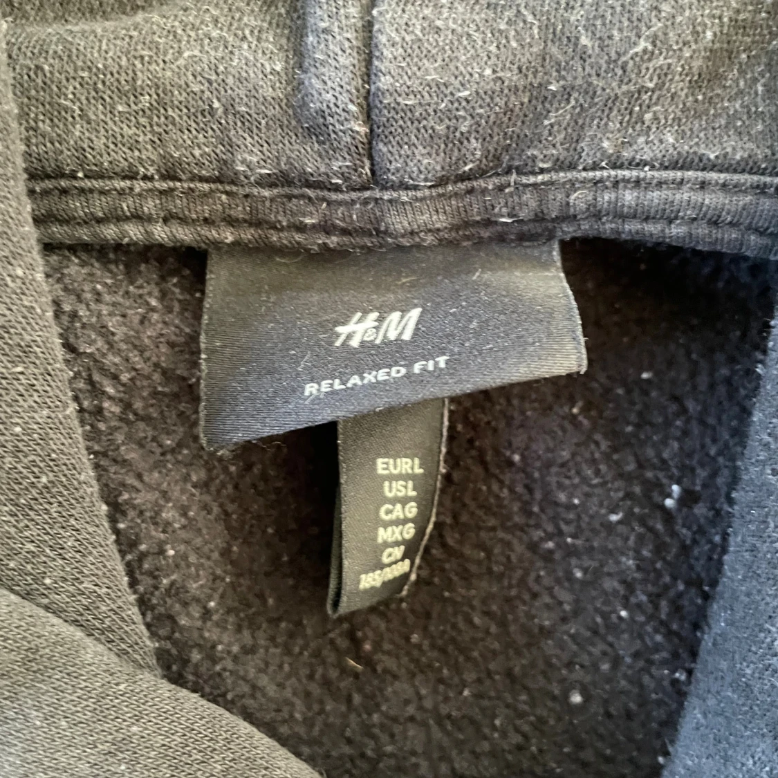 Svart hoodie från H&M Relaxed Fit - 1