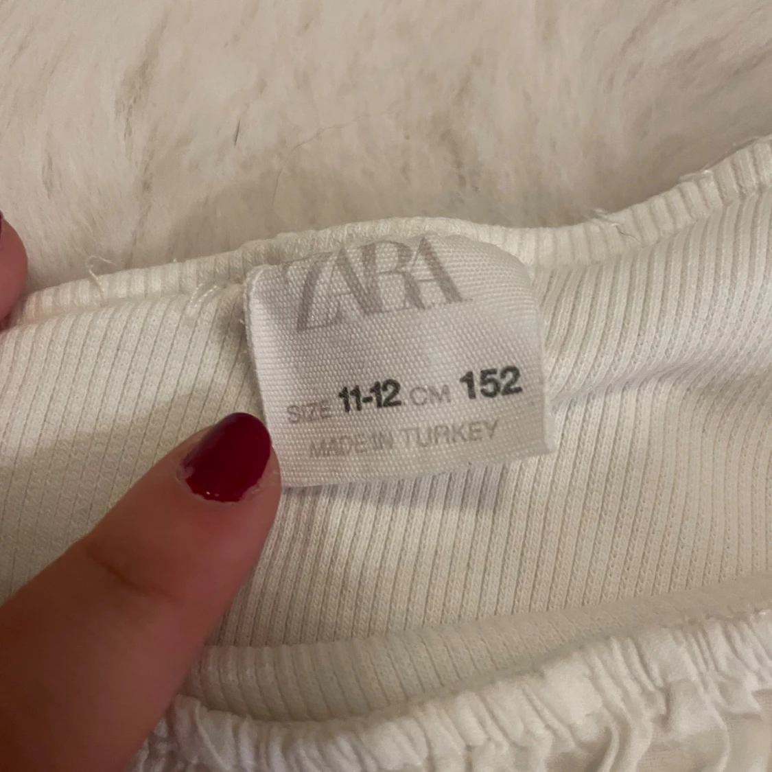 Vit oneshoulder topp från Zara - 2