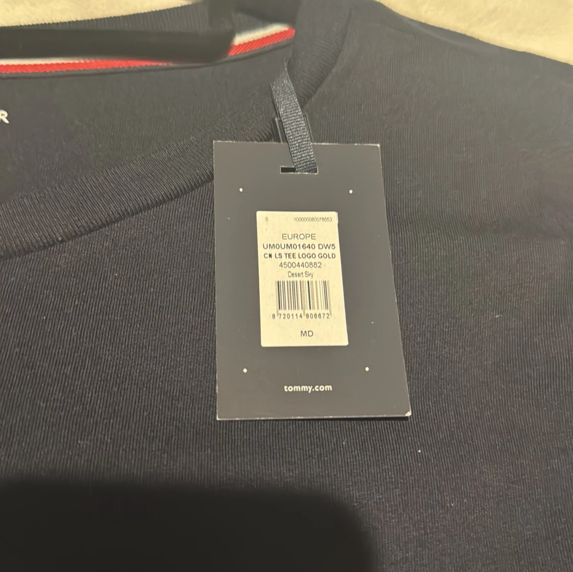 Mörkblå långärmad tröja Tommy Hilfiger, aldrig använd prislapp finns kvar - 1