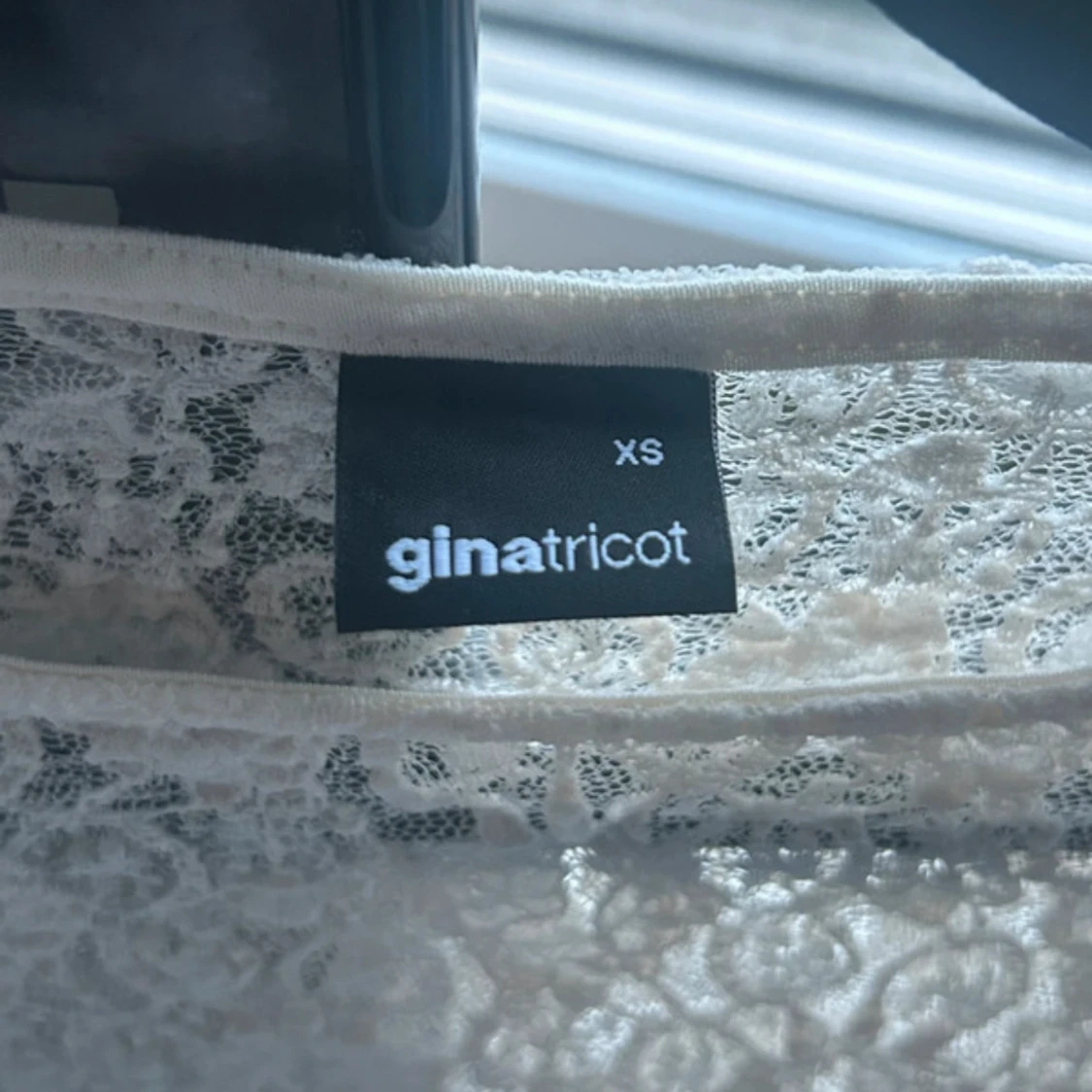 Vit spetsblus från Gina Tricot XS - 1