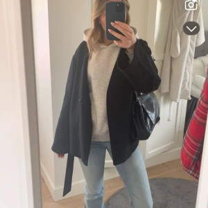 Knyt kappa från bikbok - Jättefint skick perfekt nu till hösten även våren, nypris 650