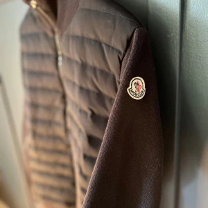 Moncler cardigan  - Ska sälja detta skriv om mer info 