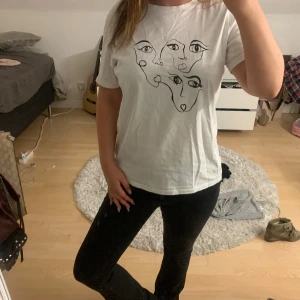 T-shirt med tryck  - Så snygg som inte används🤍