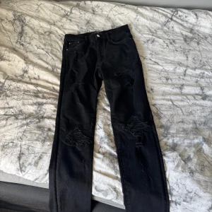 Amiri Jeans - Ett par Amiri jeans. Skinny fit