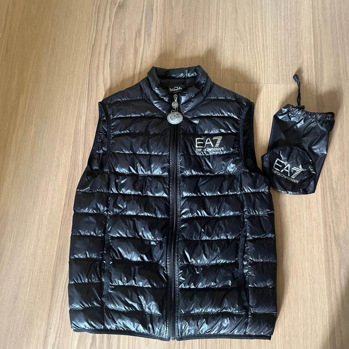 Svart dunväst från EA7 Emporio Armani - 1