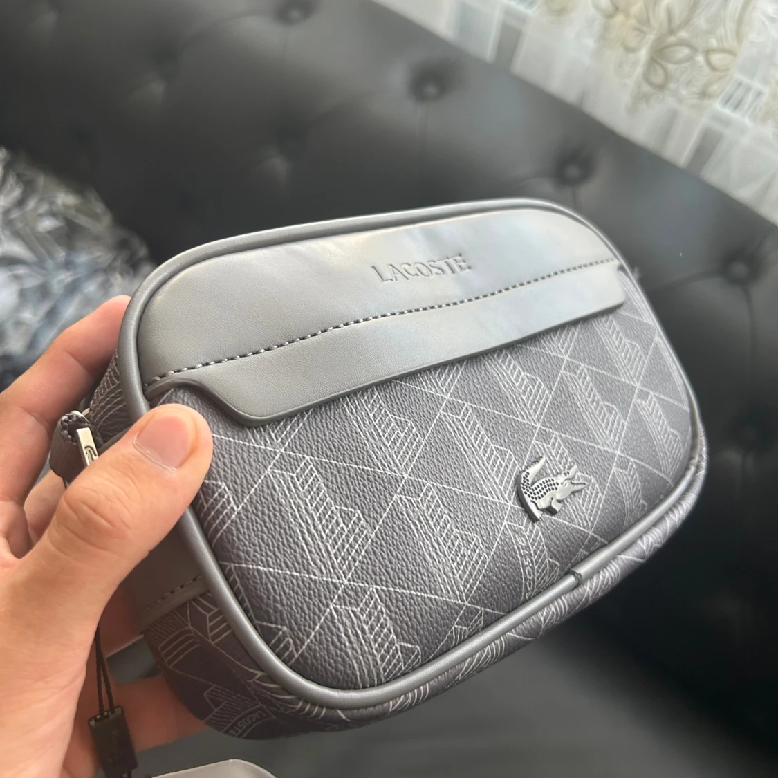 Grå axelväska från Lacoste - 1