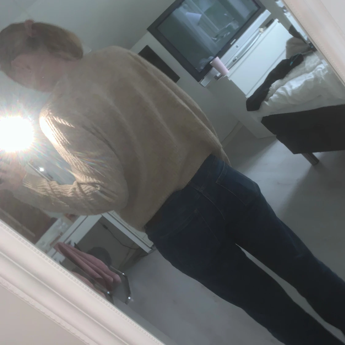 Beige stickad v-ringad tröja  - 1