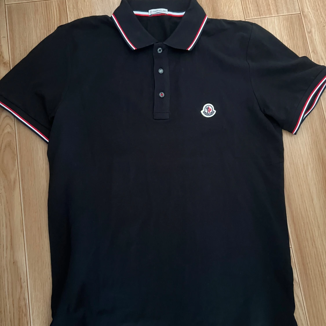 Svart pikétröja från Moncler - 3