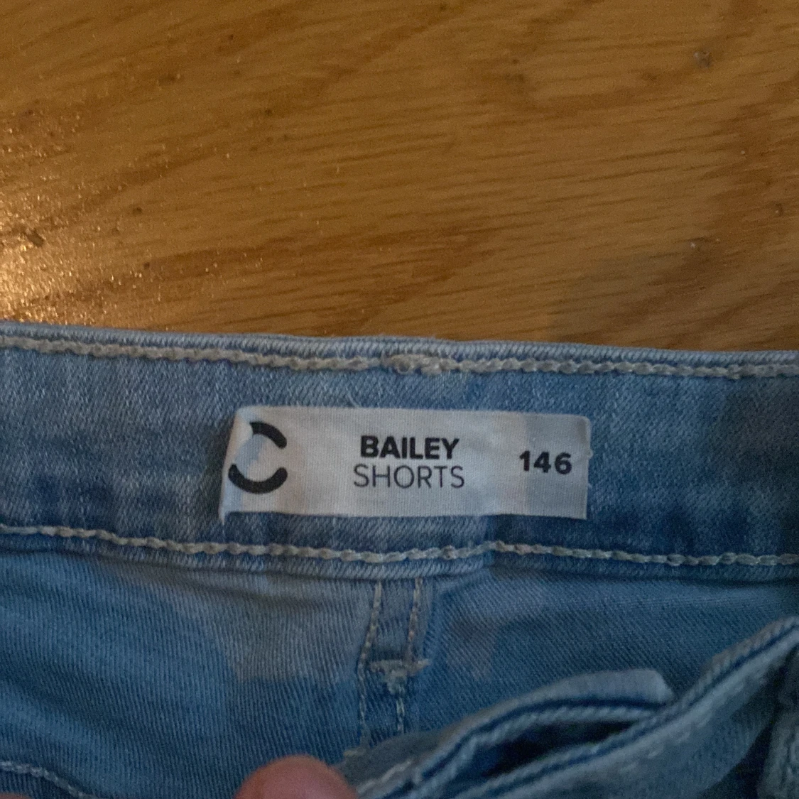 Ljusblå jeansshorts från Cubus  - 1