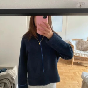 Zara tröja - Säljer min jättefina Zara tröja då jag har en likadan i beige🥰🥹 jättefin o jättefint skick den är bara lite nopprig💕 buda!❣️