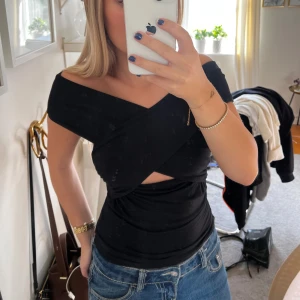 Svart topp - ☺️Den är bara använd en gång och därför i bra skick, skriv för fler bilder💕