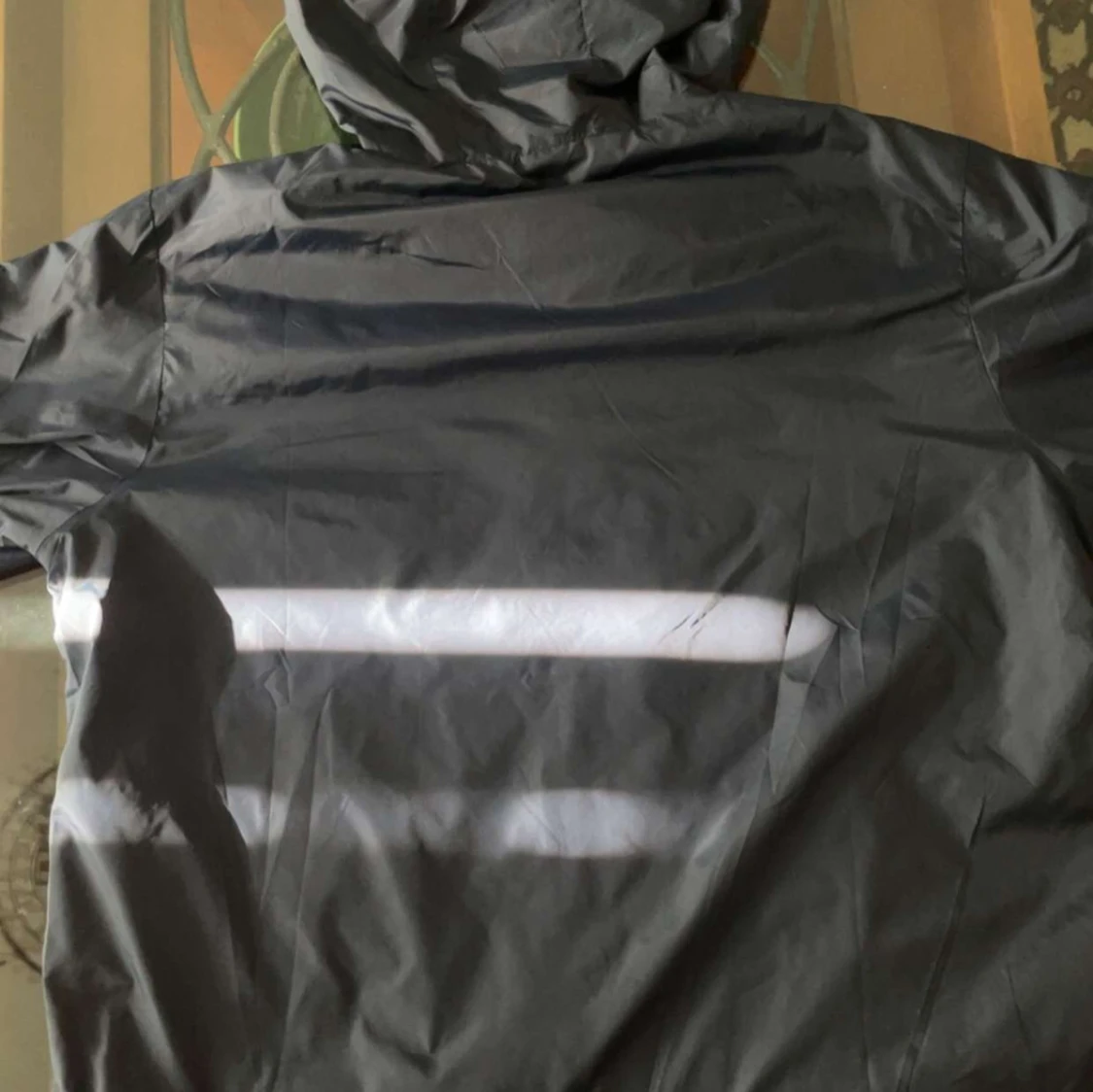 Svart vindjacka från Moncler med huva size m passar s  - 1