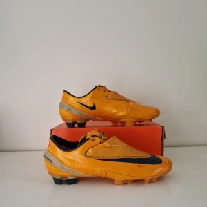 Fotbollsskor  - Nike mercurial vapor iv elite, en sällsynt modell från 2008, skriv vid intresse 