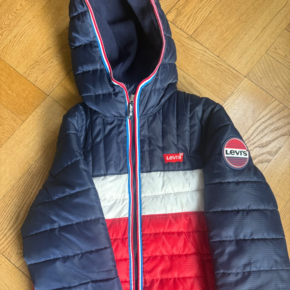 Levi's pufferjacka med huva 152 cm