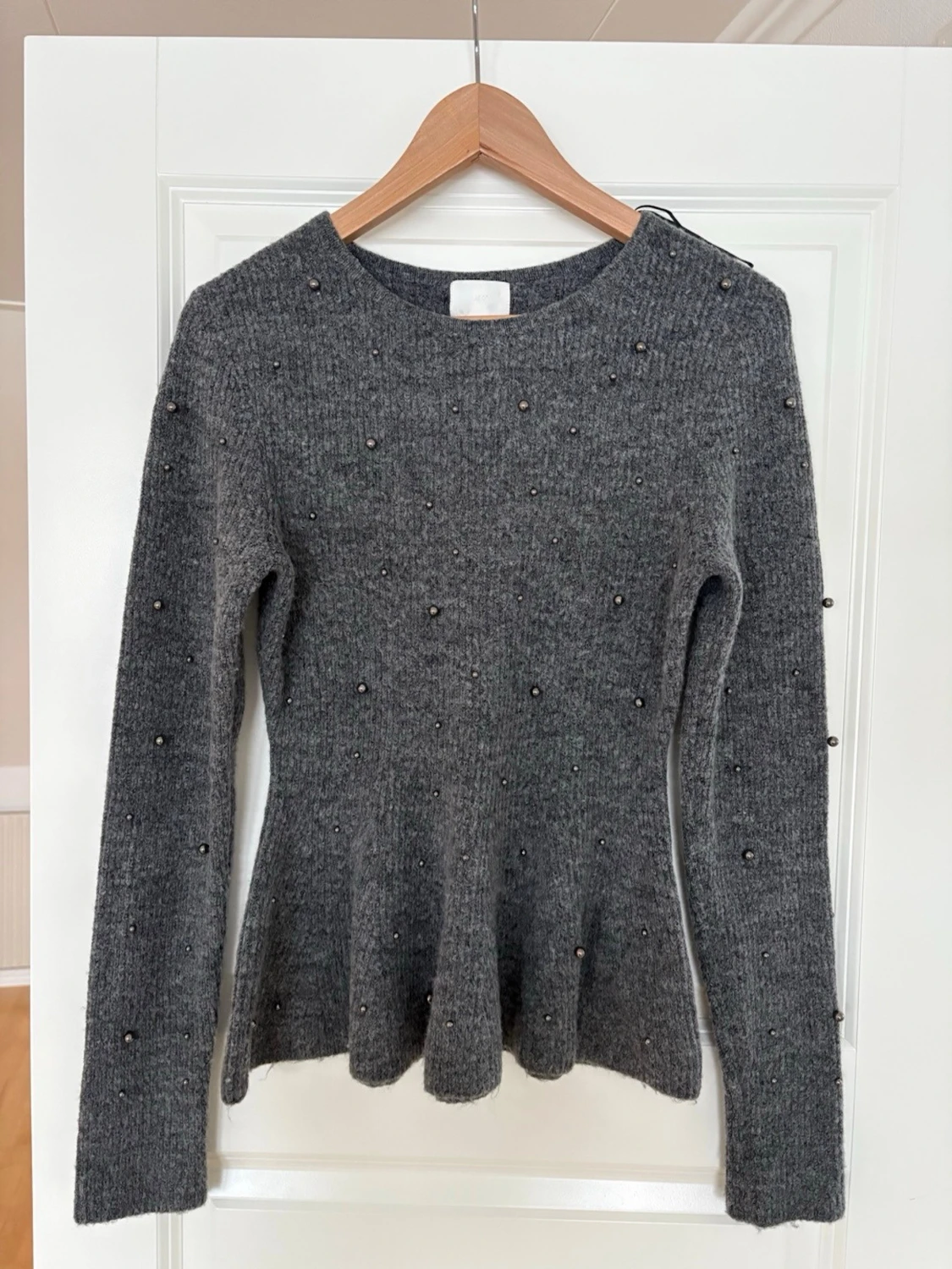 Stickad tröja med pärlor M nyskick  - 1