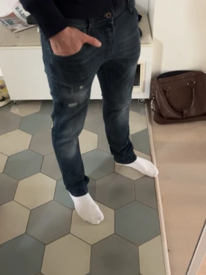 Jack and Jones - Säljer ett par riktigt feta jeans från Jack and Jones i modellen Slim Glenn