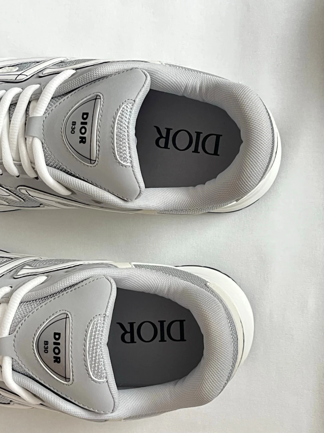 Gråa Dior sneakers med vita detaljer - 4