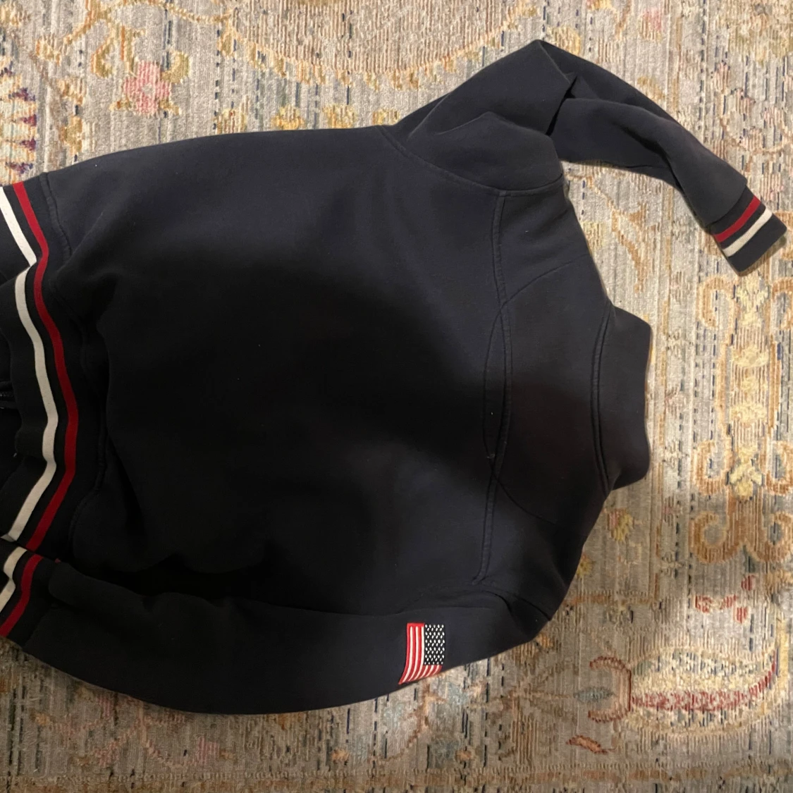 Marinblå hoodie med amerikanska flaggan - 1