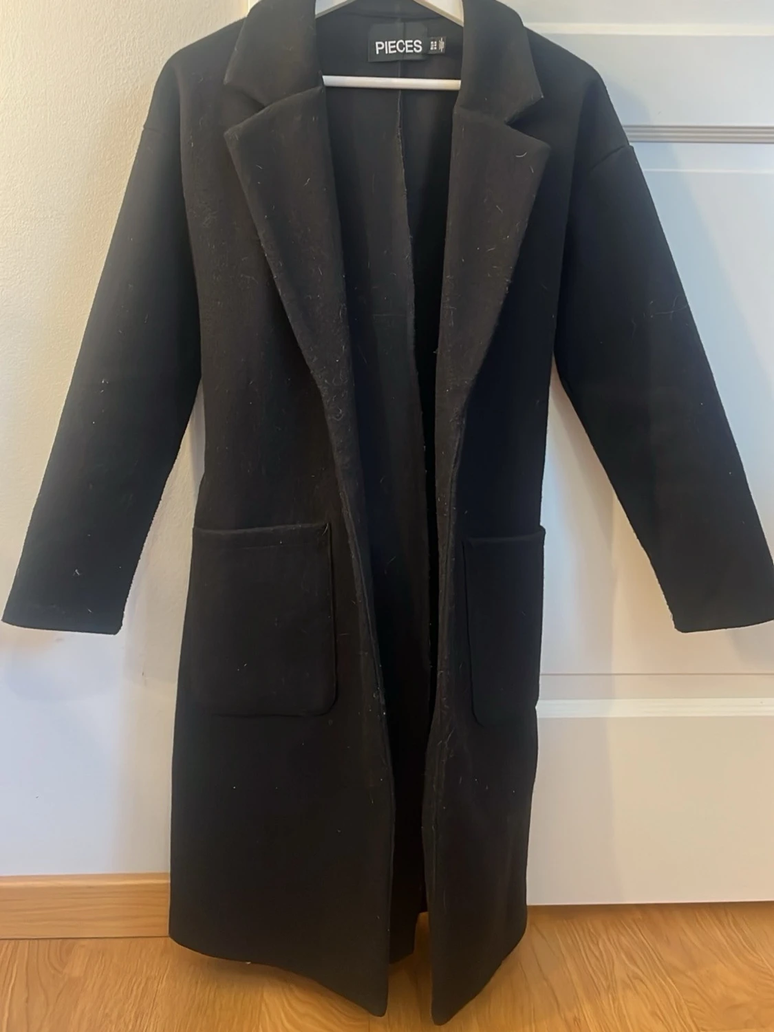 Svart kappa från Pieces med bälte - 1