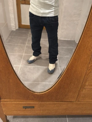 Replay jeans  - Ett par riktigt snygga byxor från Replay i storlek W36 L32 i modellen Anbbas  