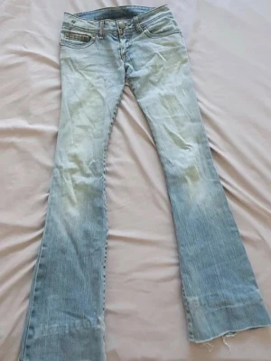 Super snygga lågmidjade jeans  - Suuuuper lågmidjade jeans i storlek 34 / 36 , aldrig använda därav i super bra skick☺️