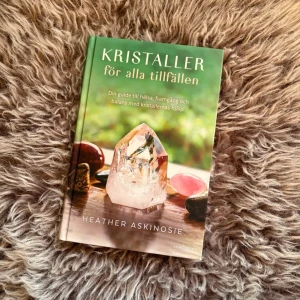 Kristaller för alla tillfällen bok - Bok om kristaller och hur de kan användas för hälsa, framgång och balans. Perfekt för dig som vill lära dig mer om kristallernas kraft 