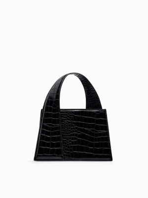 ZARA - Mock Croc City Bag - Svart handväska/axelväska från Zara i färgen svart. Köpte för 3 år sen men har inte använts mer än några gånger. Helt nytt i skick!