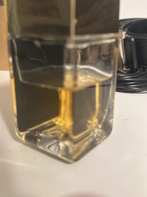 One million gold - Paco rabanne one million gold, lite mer än hälften kvar så typ 25ml, självklart diskuterbart pris