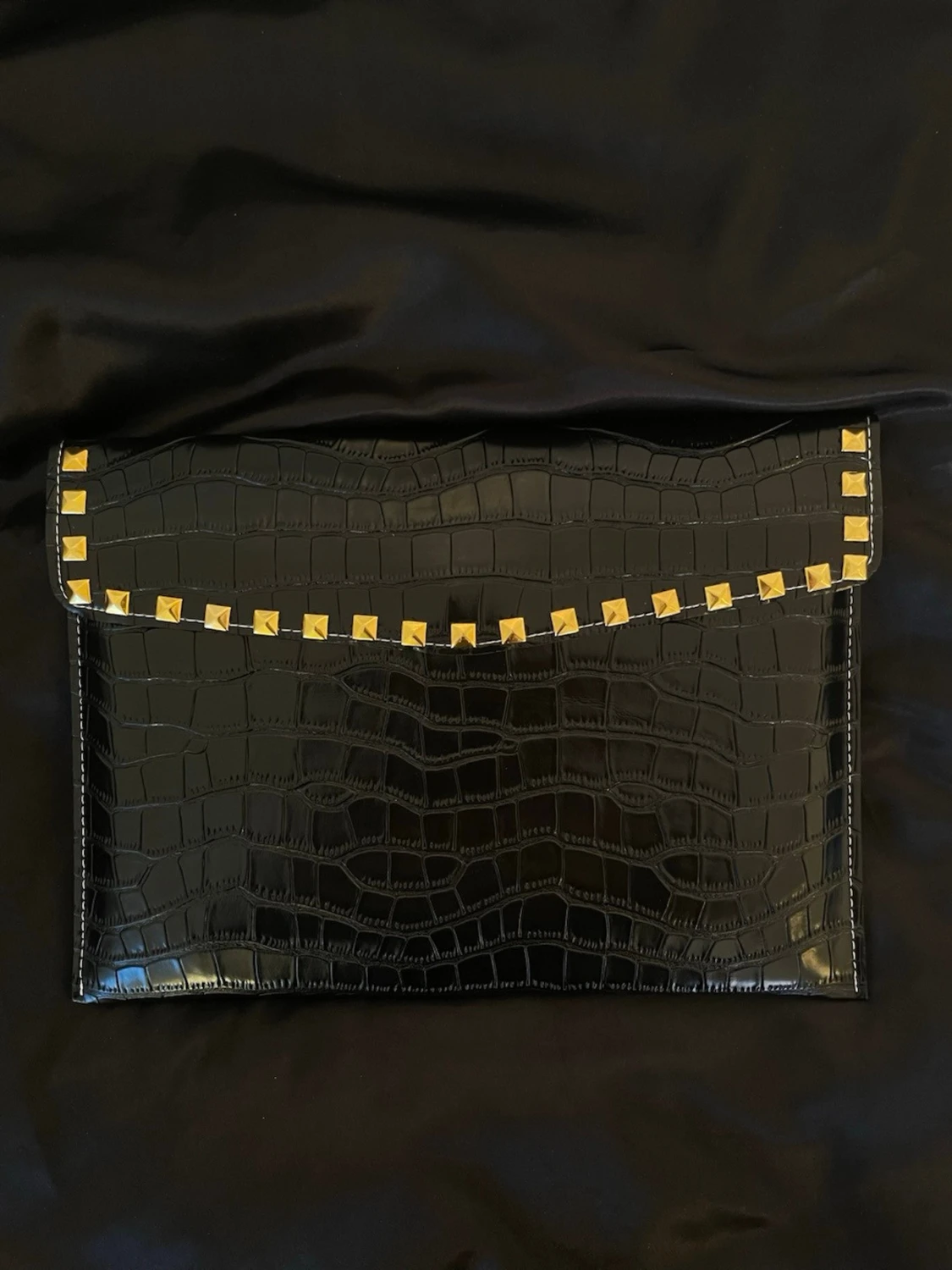 Datorfodral med guldnitar i krokodil mönster  - 1