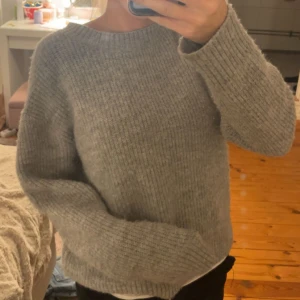 Grå stickad tröja - Helt oanvänd stickad tröja från H&M💗