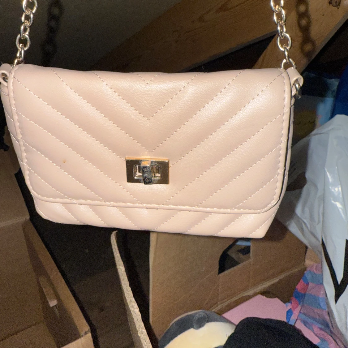 Beige quiltad axelväska från Primark - 1