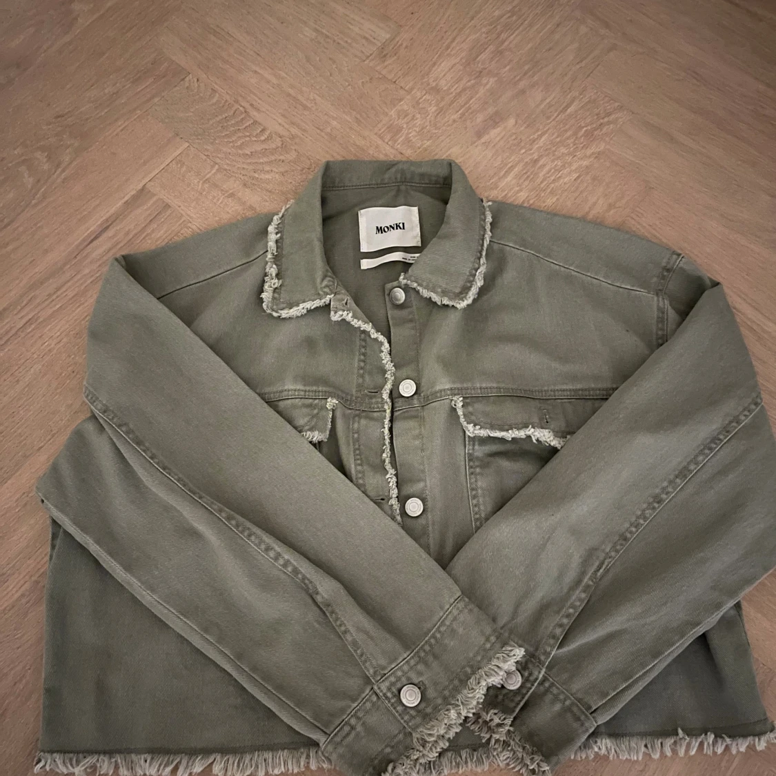 Grön jeansjacka med fransar från Monki - 1