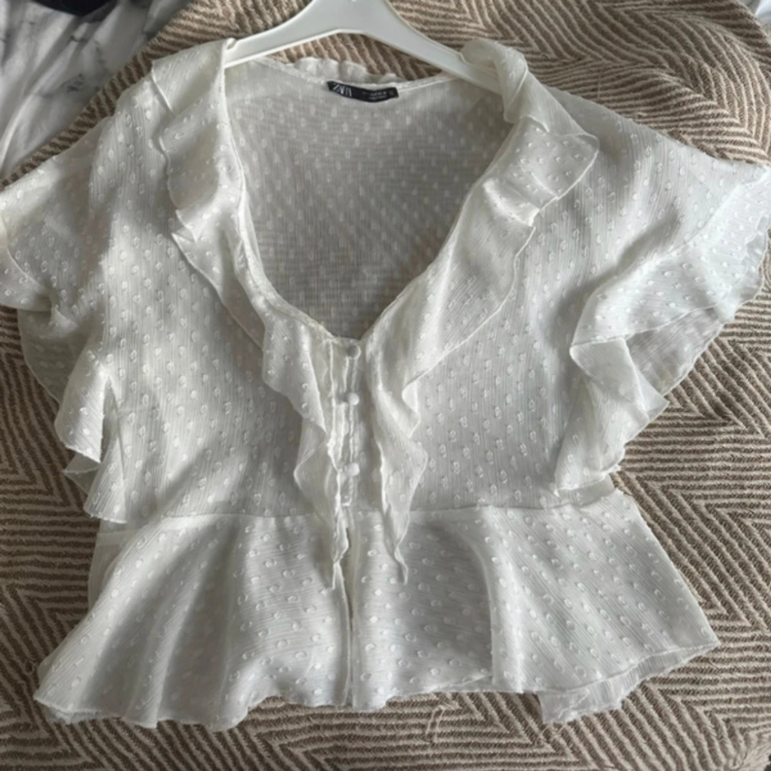 Vit volangblus från Zara