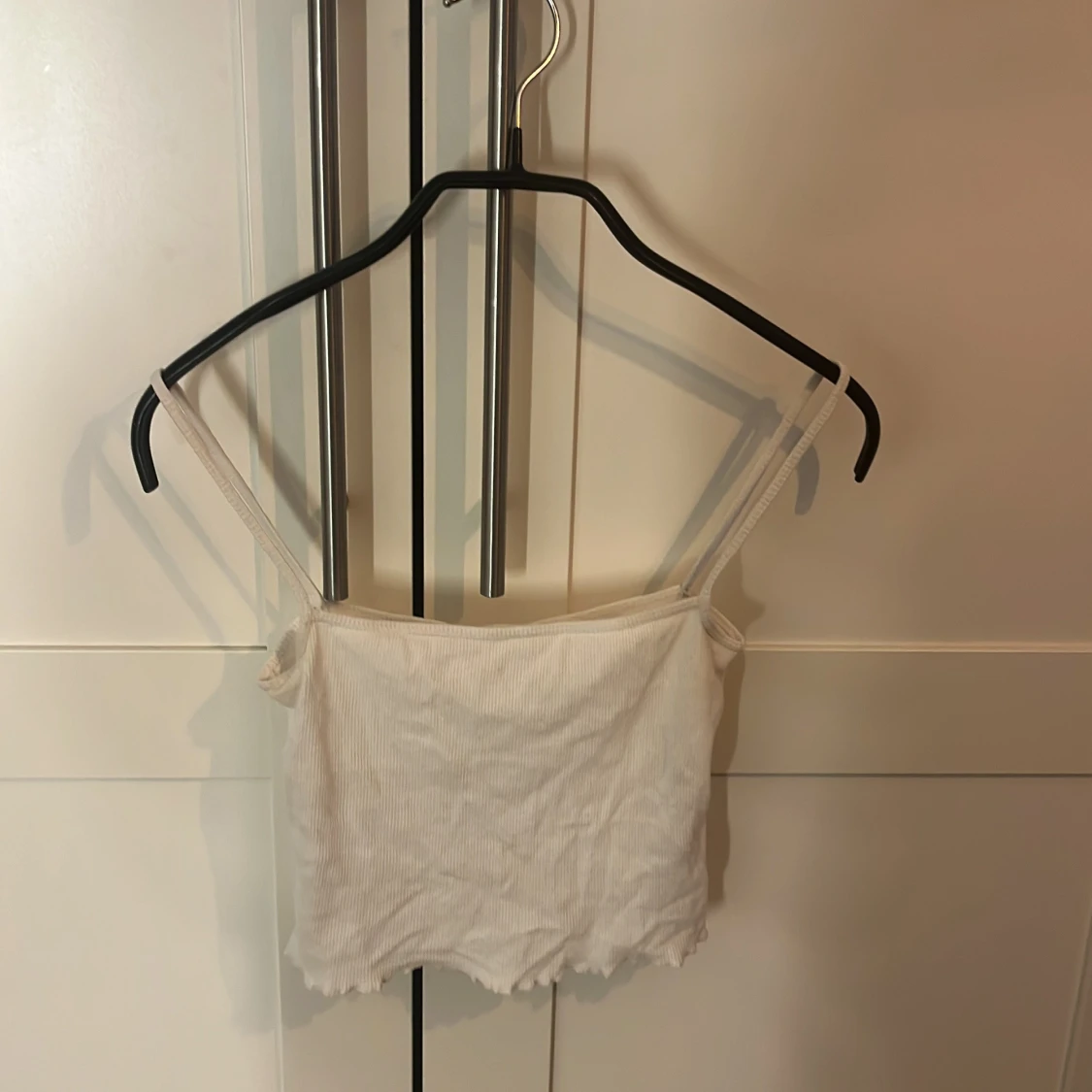 Vit ribbad linnetopp från H&M Divided