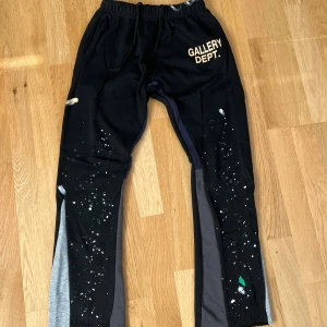 Gallery Dept Mjukisbyxor - Sprillans nya Gallery dept mjukisbyxor, säljs då dom inte faller mig i smak.
