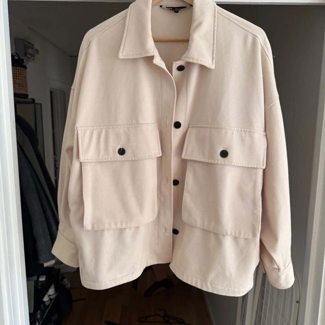 Beige overshirt från Zara