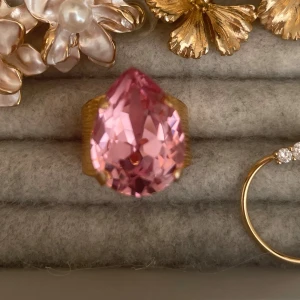 Caroline svedbom ring - I mycket fint skick. Kartong och dustbag tillkommer. 