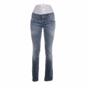 vintage jeans - jeans från hilfiger denim i storlek w29. använd ”köp nu”. 29/9-2025