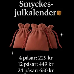 Julkalender blandat  - 🎄✨ Smyckes-Julkalender ✨🎄 24 luckor fyllda med överraskningar – allt från örhängen, ringar, halsband till armband. Perfekt att ge bort eller unna sig själv i december! 🎁 Totalt värde: ca 900–1200 kr 💎 Innehåll: varierande smycken i stilren design 📦 Begränsat antal 📩 Skriv privat vid intresse! Vill du att jag gör flera olika versioner